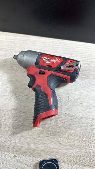 Llave de impacto subcompacta M12™, 3/8" con anillo