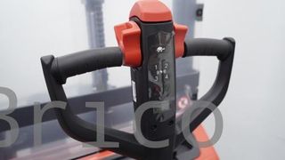 Apilador Eléctrico 1200 Kg - 1600 mm - 16020