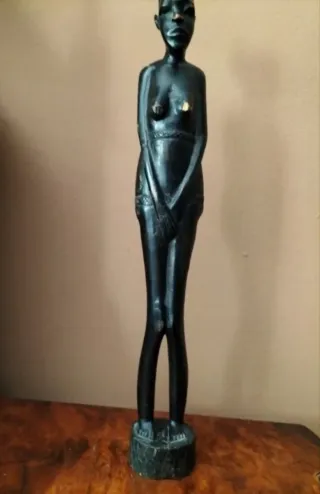 Escultura africana mujer madera tallada