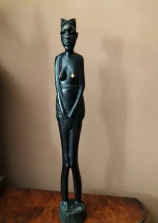 Escultura africana mujer madera tallada
