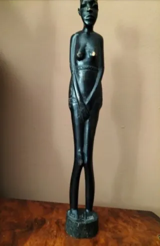 Escultura africana mujer madera tallada