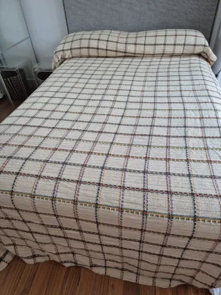 Colcha beige cuadros cama individual