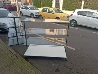 Expositores / Vitrinas de cristal y metal