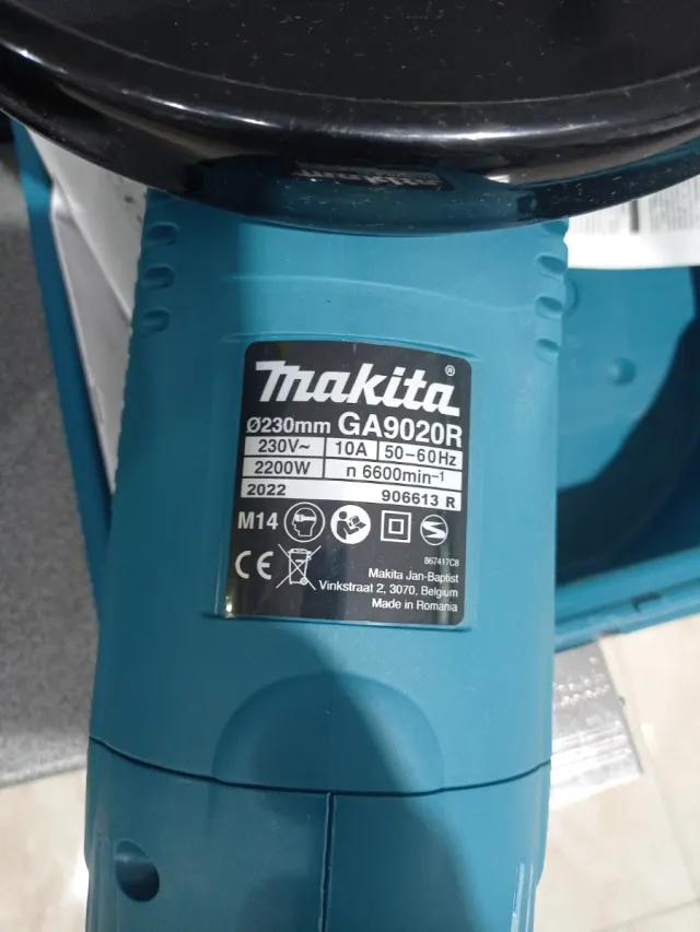 Radial Makita nueva GA7020 en maletín