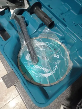 Radial Makita GA7020 en maletín