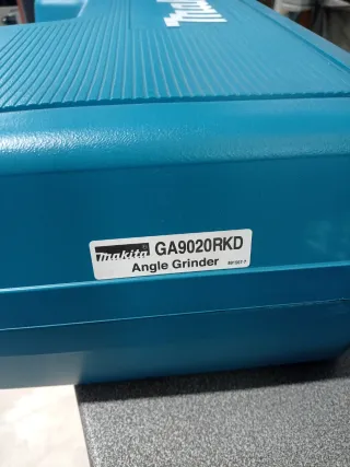 Radial Makita GA7020 en maletín