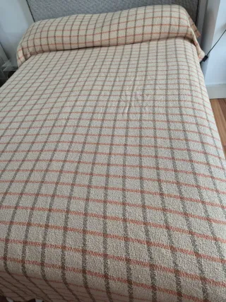 Colcha cuadros beige y naranja individual