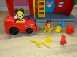 Estación y Camión Bomberos Mickey Mouse