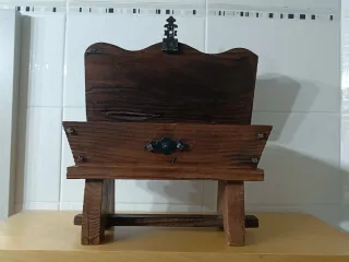 Baúl de madera y metal