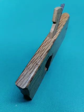 Cepillo carpintero madera juguete.