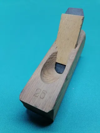 Cepillo carpintero madera juguete.