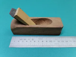 Cepillo carpintero madera juguete.