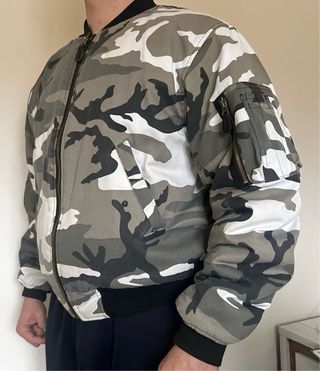 Chaqueta Bomber Camuflaje Gris y Blanco