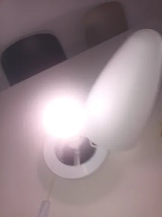 Lámpara de mesa moderna