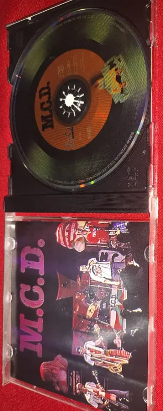 M.C.D. Inoxidable CD 1997 (Directo)