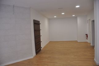 Local comercial en alquiler en Sant Adrià de Besos