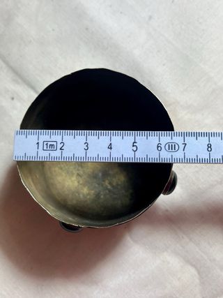 Caja redonda. Decorada con Piedras.