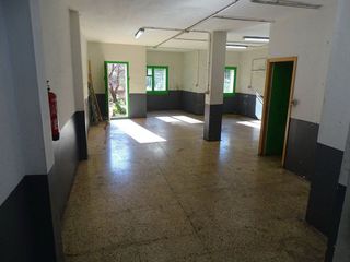 Local comercial en alquiler en Vilapicina i la Torre Llobeta en Barcelona