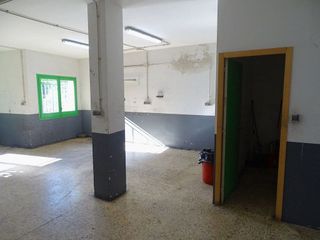 Local comercial en alquiler en Vilapicina i la Torre Llobeta en Barcelona