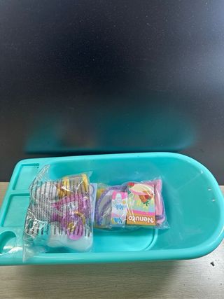 muñeca con juego de bañera