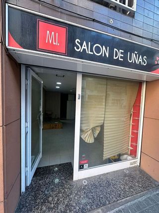 Local comercial en alquiler en El Camp de l'Arpa del Clot en Barcelona