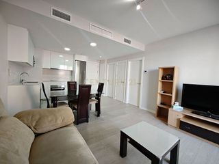 Piso en alquiler en Parque Mediterráneo - Santa Paula en Málaga