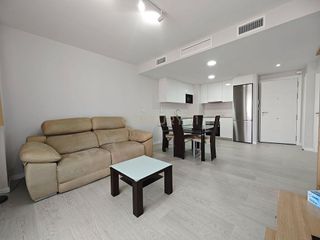 Piso en alquiler en Parque Mediterráneo - Santa Paula en Málaga