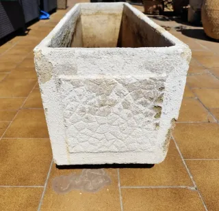 Jardinera maciza de gran tamaño