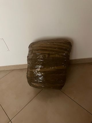 Pouf giallo in velluto con cuscino