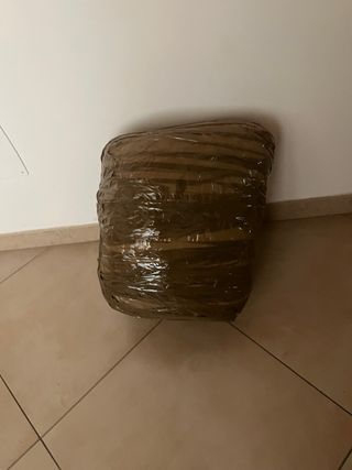 Pouf giallo in velluto con cuscino