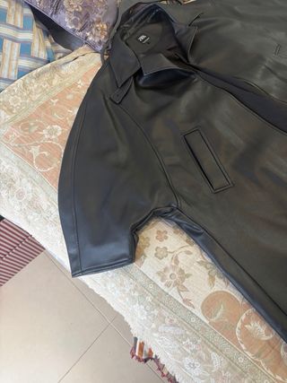 Abrigo efecto piel ZARA Oversize Talla S