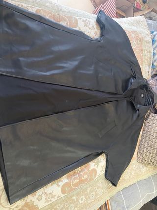 Abrigo efecto piel ZARA Oversize Talla S