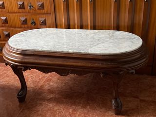 Mesa baja de madera y mármol