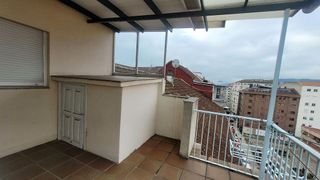 Ático en alquiler en Universidad en Ourense