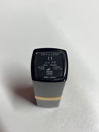 Pintalabios Chanel Negro y Dorado, color rosado