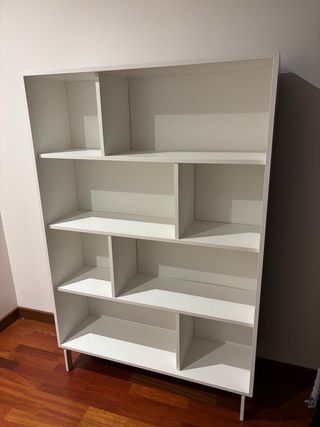 Estantería blanca de madera