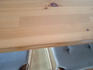 Mesa comedor con 4 sillas. No se envia.