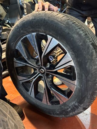 Llanta Renault Captur R17 215/60H Continental