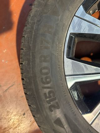 Llanta Renault Captur R17 215/60H Continental