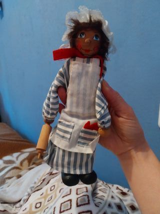 Muñecos antiguos de madera y tela