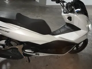 Honda PCX 125 Blanca Scooter