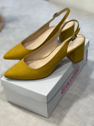 Zapatos de tacón Graceland color mostaza
