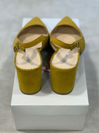 Zapatos de tacón Graceland color mostaza