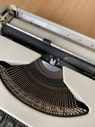 Máquina de escribir Olympia Traveller de Luxe