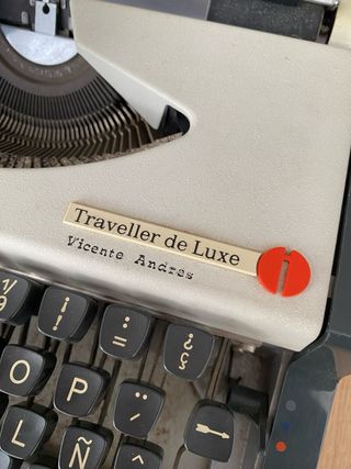 Máquina de escribir Olympia Traveller de Luxe