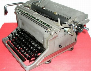 Máquina de escribir Underwood antigua