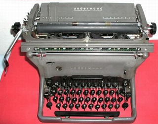 Máquina de escribir Underwood antigua