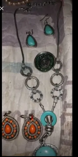 Lote 35 piezas collares.anillos pulseras 15 ers