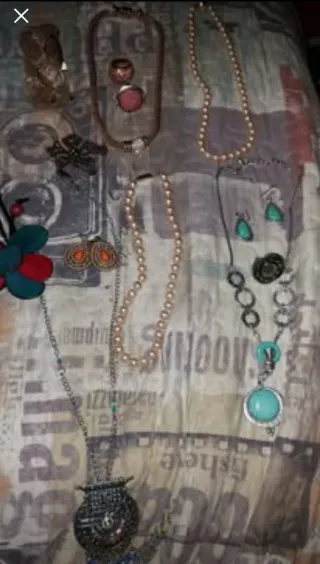 Lote 35 piezas collares.anillos pulseras 15 ers