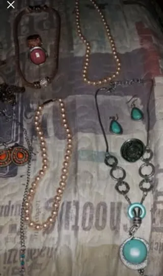 Lote 35 piezas collares.anillos pulseras 15 ers